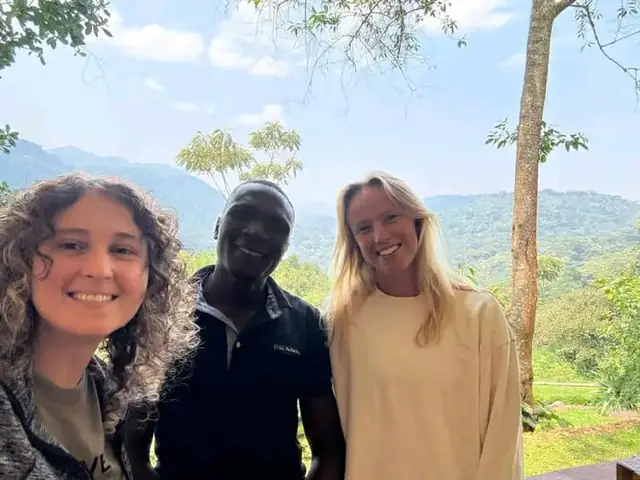 Safari guests and their local guide